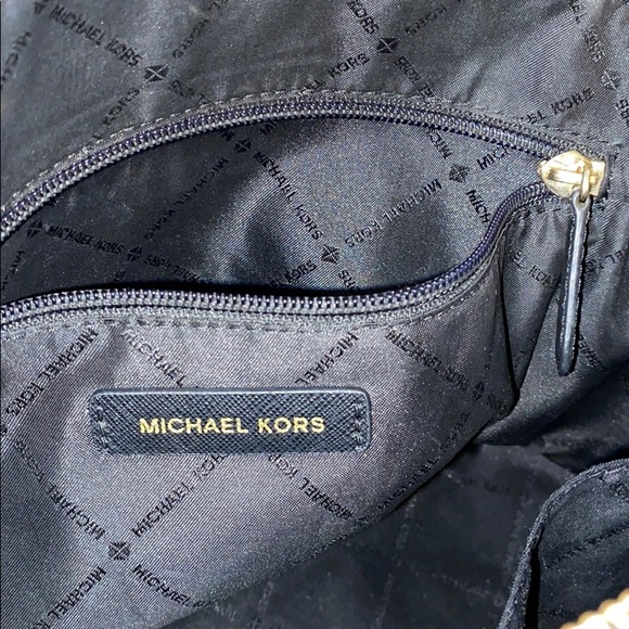 MICHAEL KORS HANDBAG - Picture 7 of 11